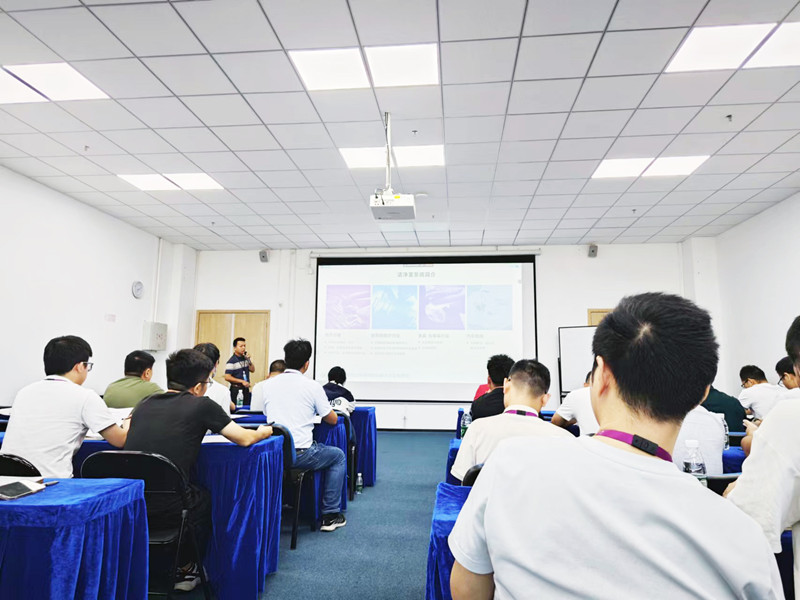 億天凈化深入客戶現(xiàn)場(chǎng)開(kāi)展專題培訓(xùn)